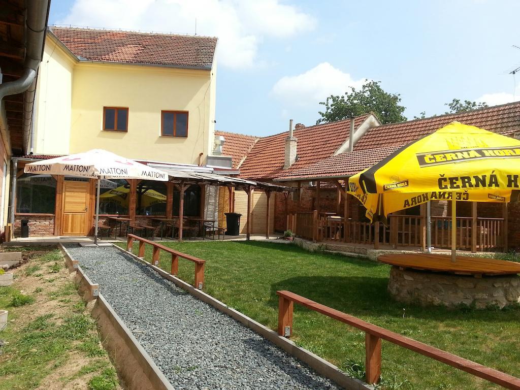 Village Pub & Bbq Vojkovice (Brno-Country) Bagian luar foto